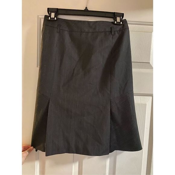Ann Taylor Loft 🐾 Pinstripe pencil skirt Size 8 - Picture 1 of 7